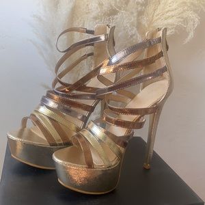 NWT Gold platform high heel Strap cape robbin 5.5